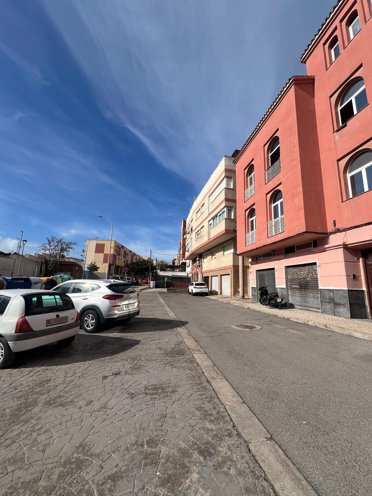 SOLAR CERCA DE HOSPITAL UNIVERSITARIO - Imagen 2