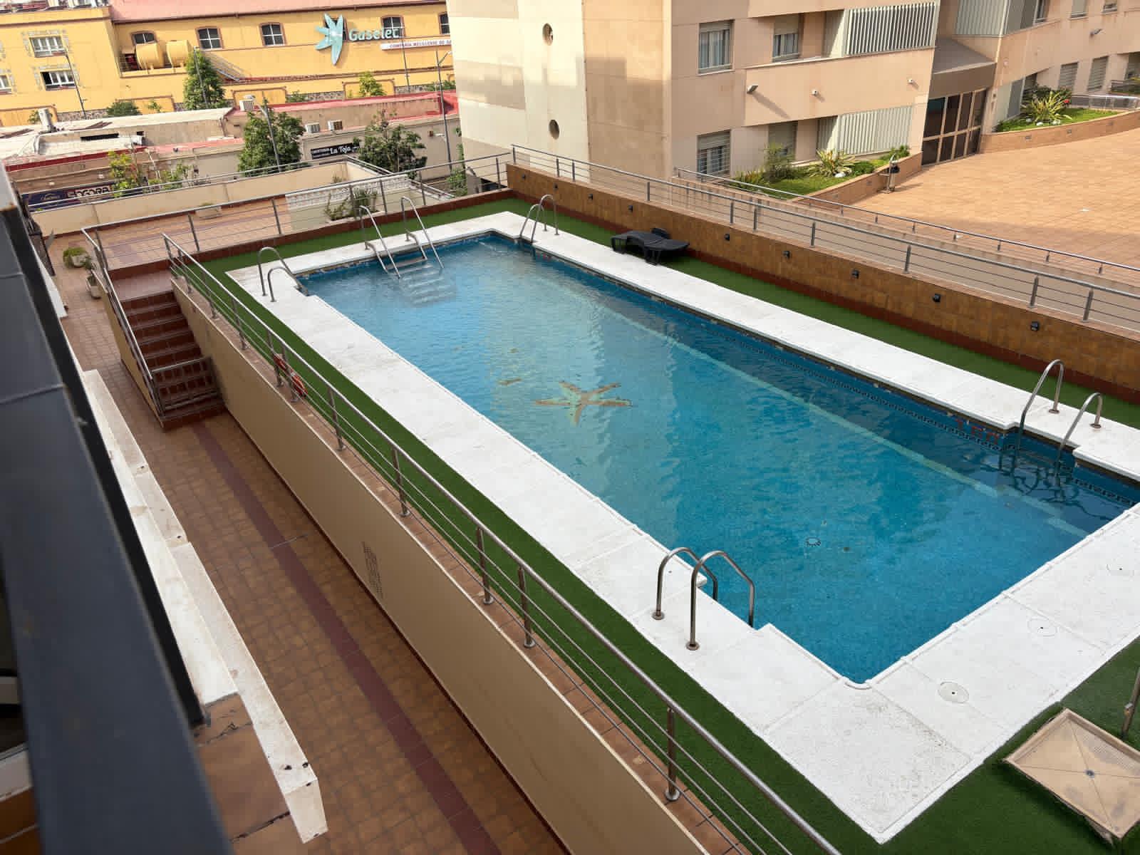 Piso de 5 habitaciones con terraza, aparcamiento y trastero. - Imagen 2