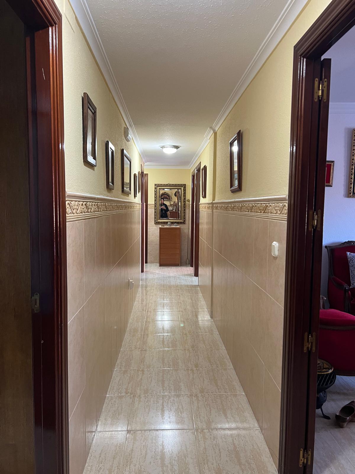 PISO DE 4 HABITACIONES EN EL EDIFICIO MIRADOR, CON PATIO, 2 APARCAMIENTOS, GRAN TRASTERO Y PISCINA COMUNITARIA - Imagen 4