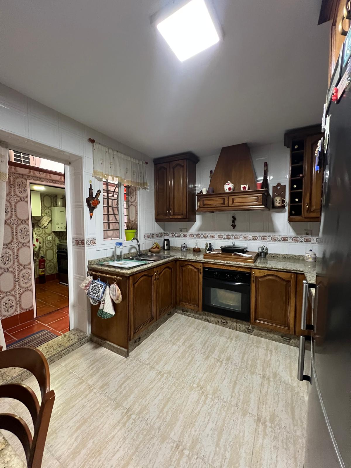 Piso en el edificio Mirador - 4 habitaciones , 2 aparcamientos, gran trastero y piscina comunitaria.