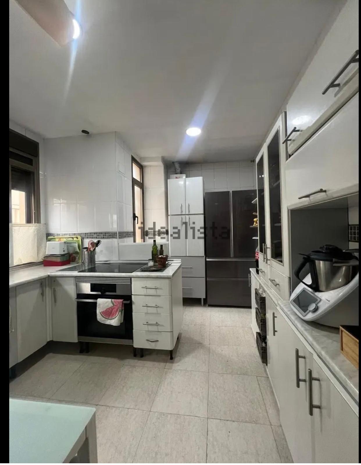 PISO EN VENTA EN EL CENTRO DE MELILLA – 3 DORMITORIOS, TRASTERO Y AZOTEA COMUNITARIA - Imagen 4