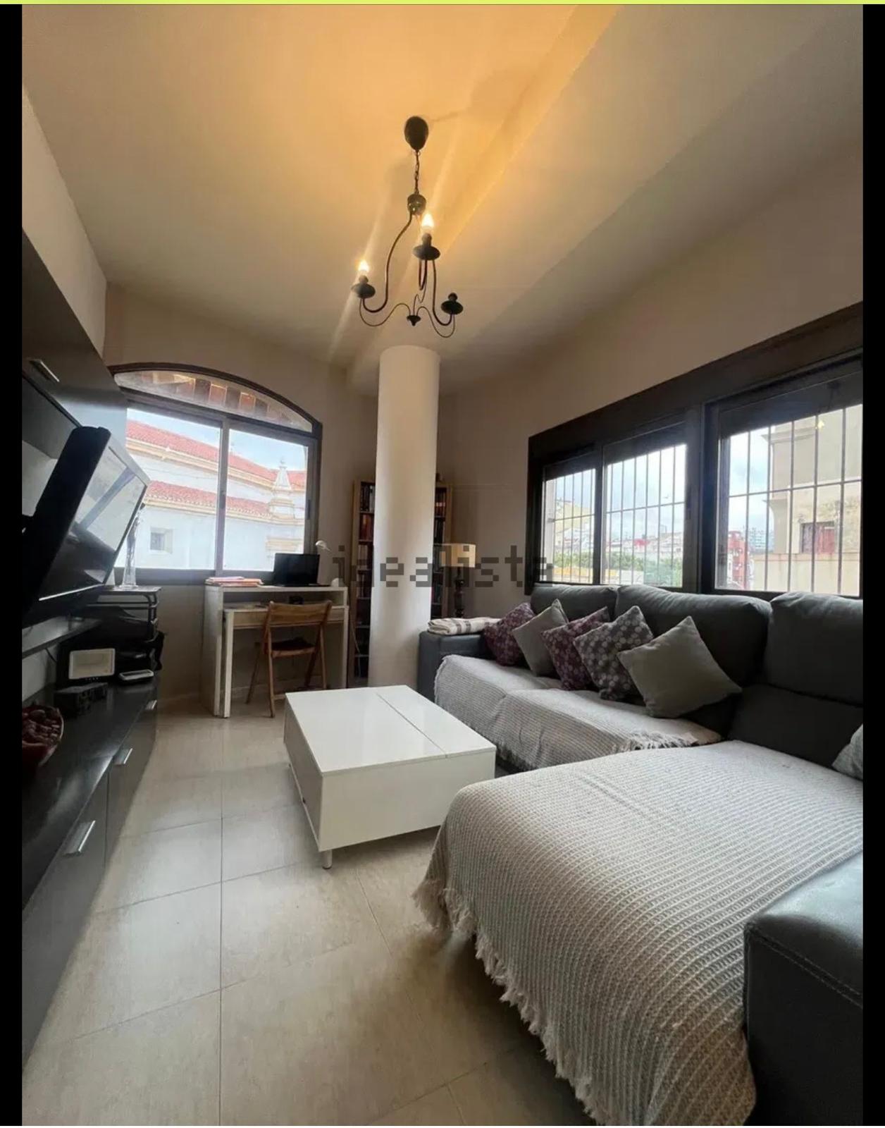 Piso en el centro de Melilla - 3 dormitorios, trastero, azotea comunitaria.