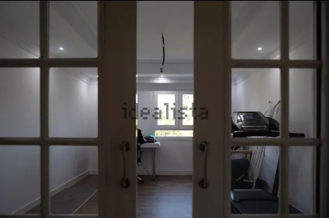 Piso centrico - 3 habitaciones, 2 baños, terraza, balcon y trastero. - Imagen 4