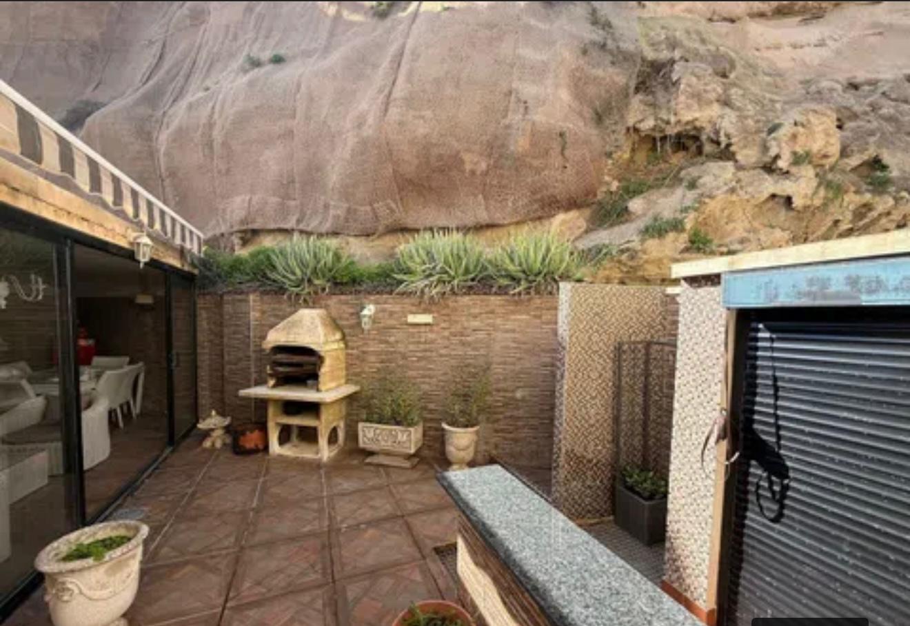 Adosado en la Alcazaba - 3 habitaciones, 3 baños,terraza, patio, cochera y vistas al mar. - Imagen 1