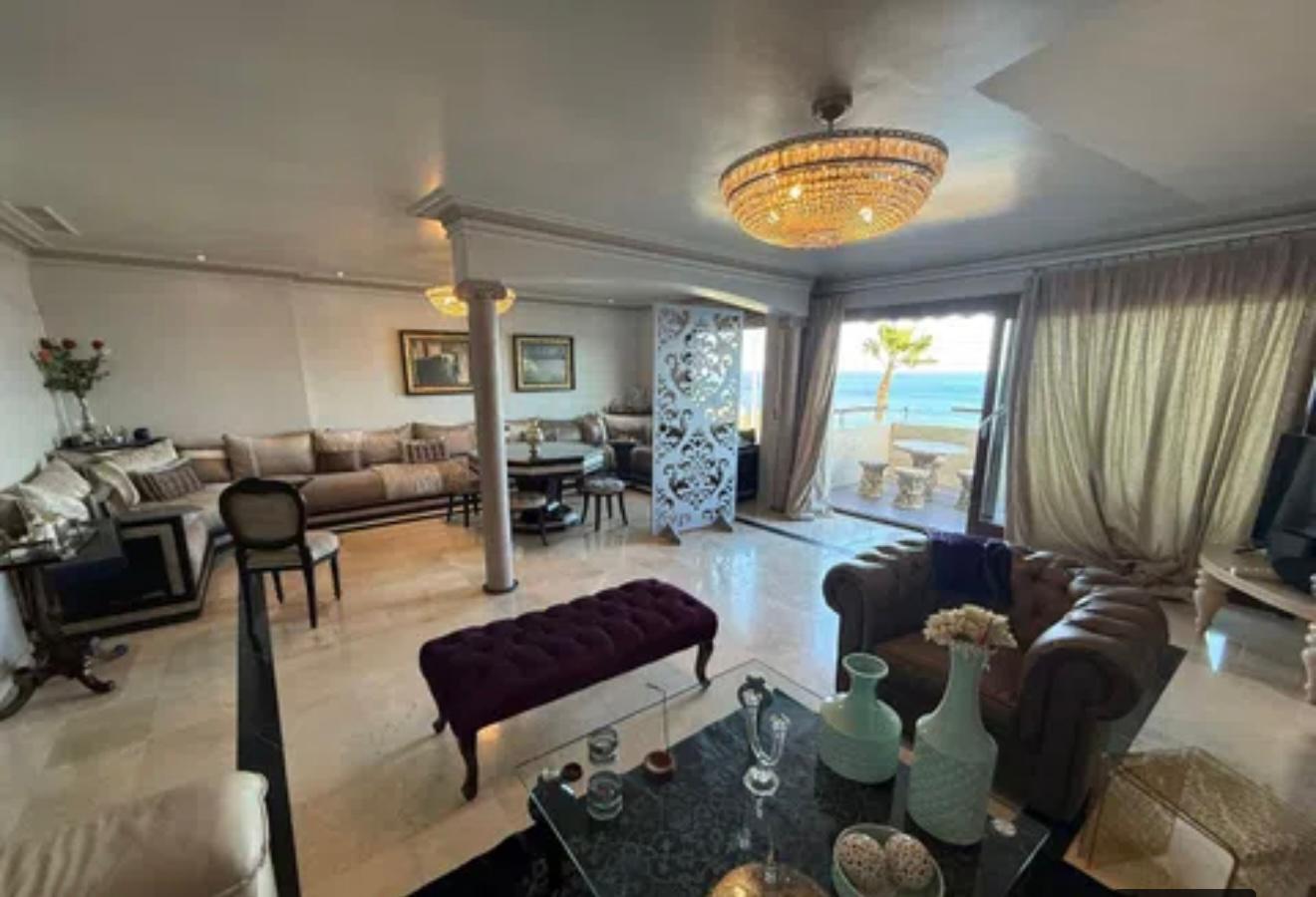 Adosado en la Alcazaba - 3 habitaciones, 3 baños,terraza, patio, cochera y vistas al mar. - Imagen 2