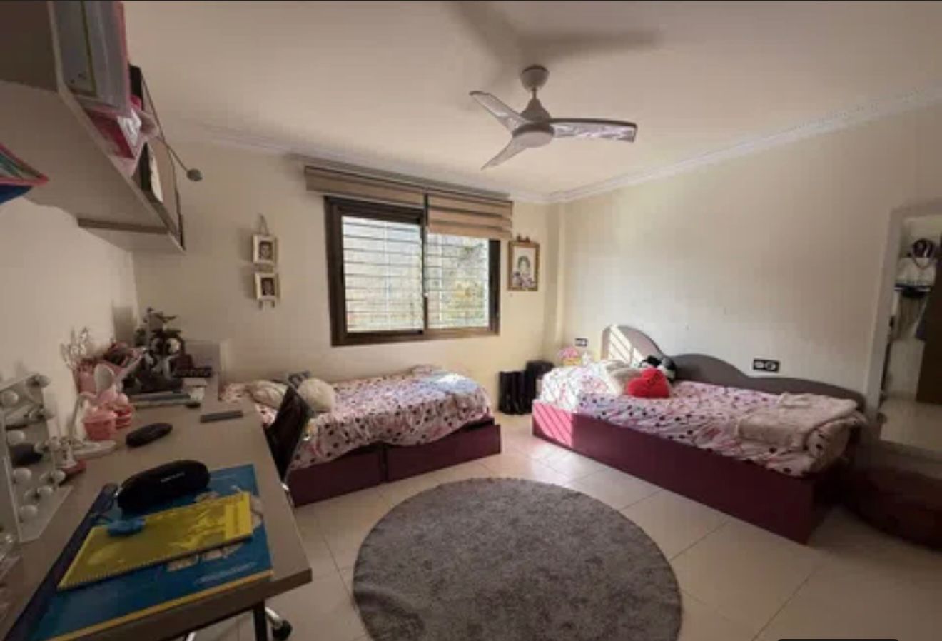 Adosado en la Alcazaba - 3 habitaciones, 3 baños,terraza, patio, cochera y vistas al mar. - Imagen 3