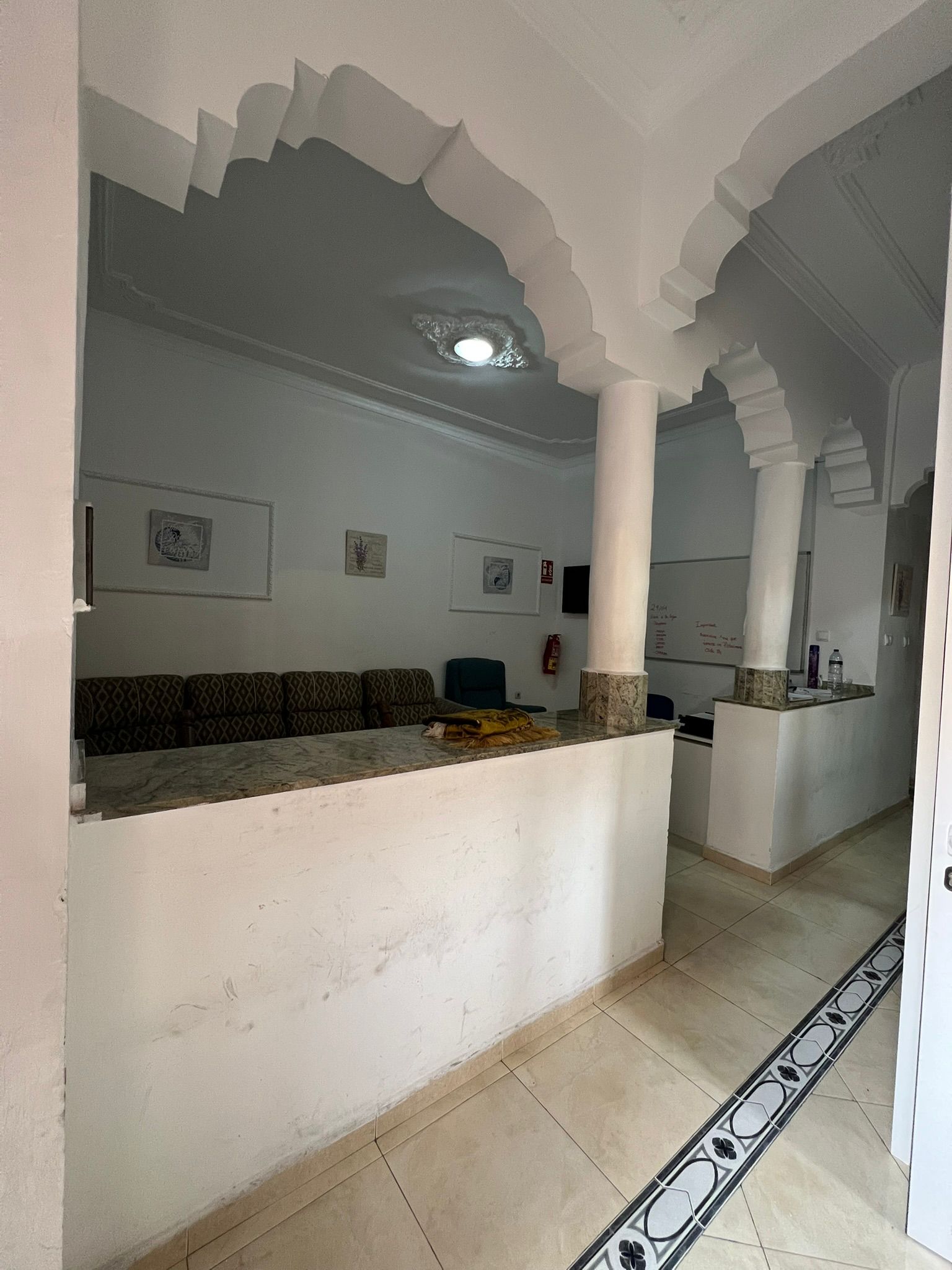 Bajo en el centro de Melilla - Imagen 1