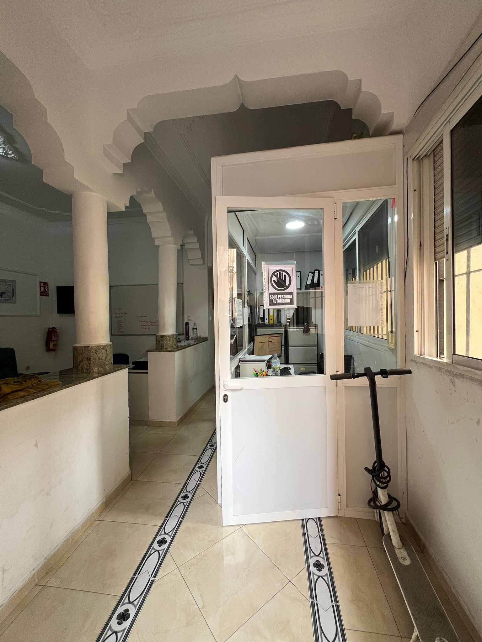 Bajo en el centro de Melilla - Imagen 2