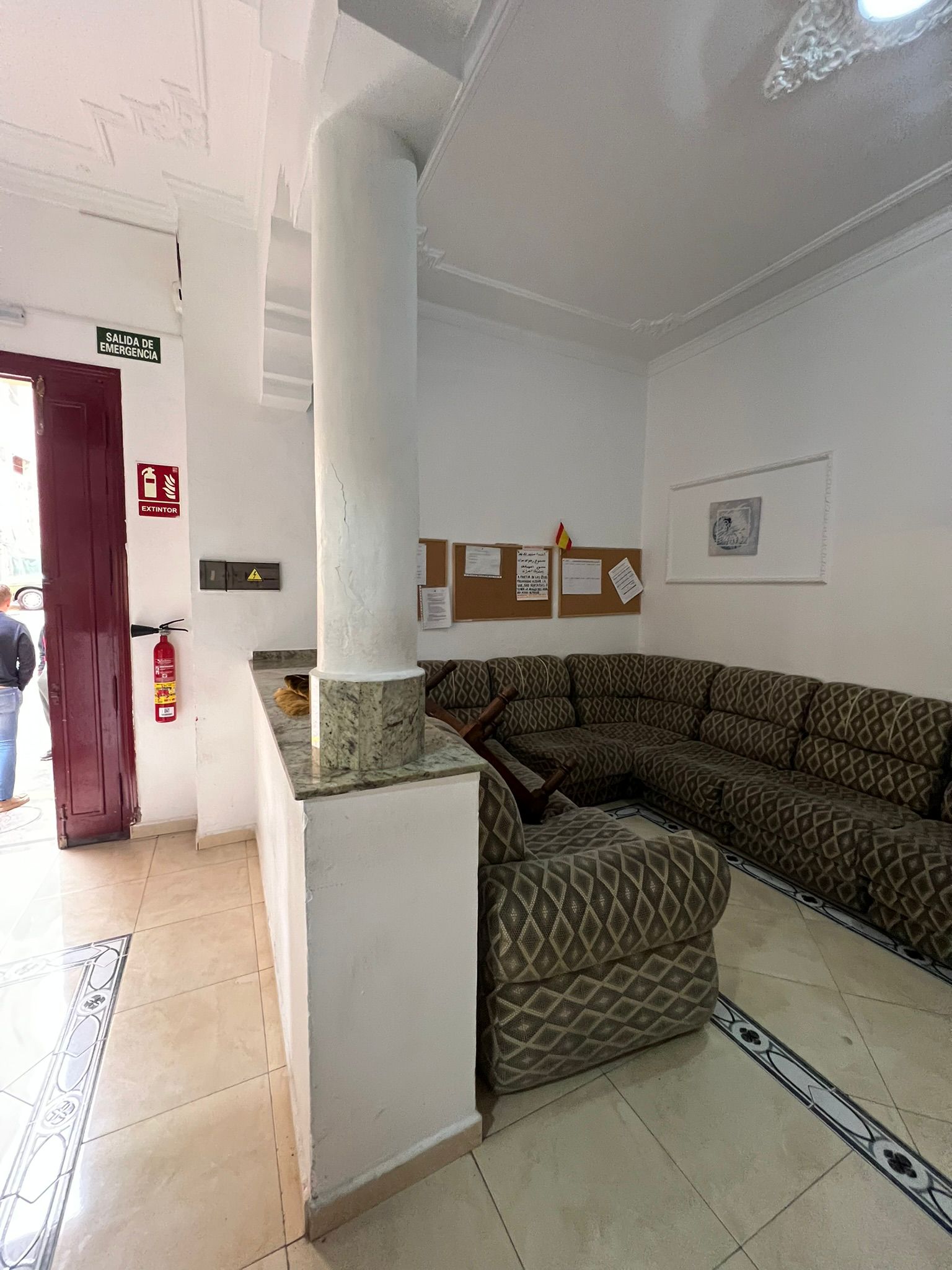 Bajo en el centro de Melilla - Imagen 3