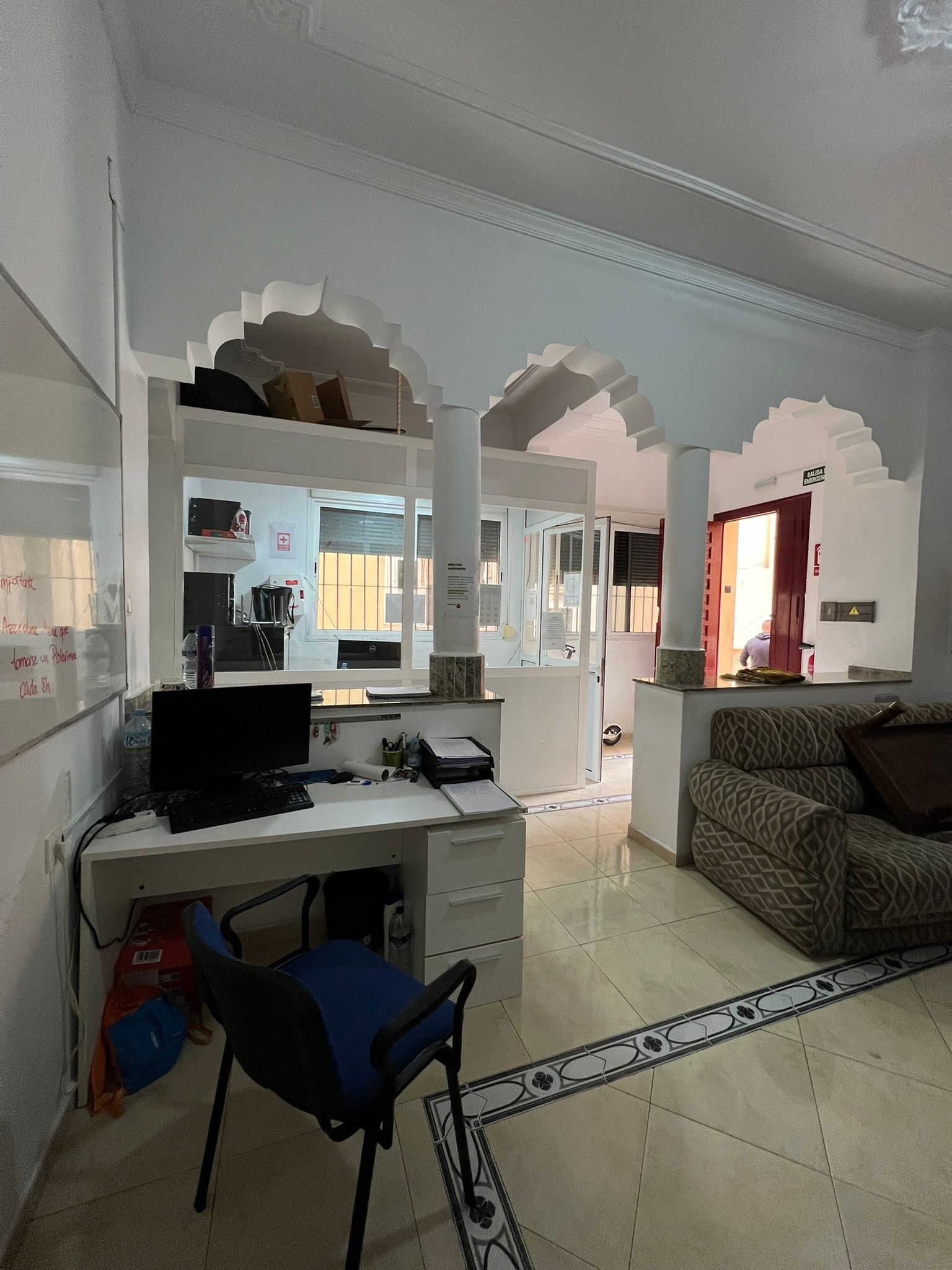 Bajo en el centro de Melilla - Imagen 4