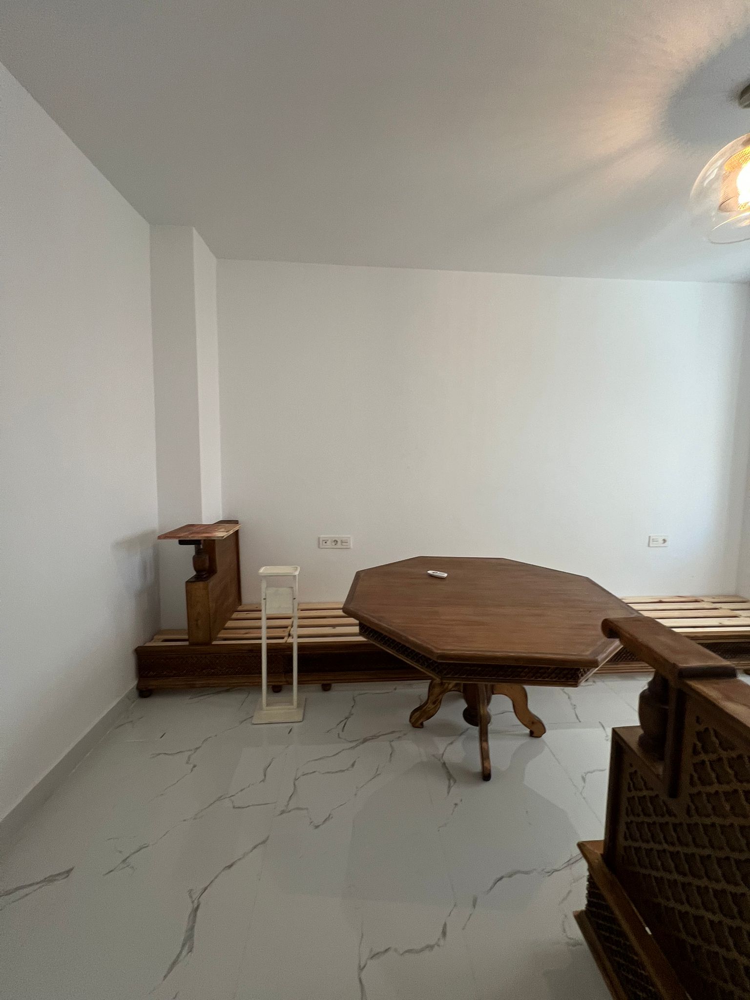 Alquiler 2 habitaciones con patio +  nueva a estrenar junto Instituto Carlos Ramírez de Arellano –  - Imagen 1