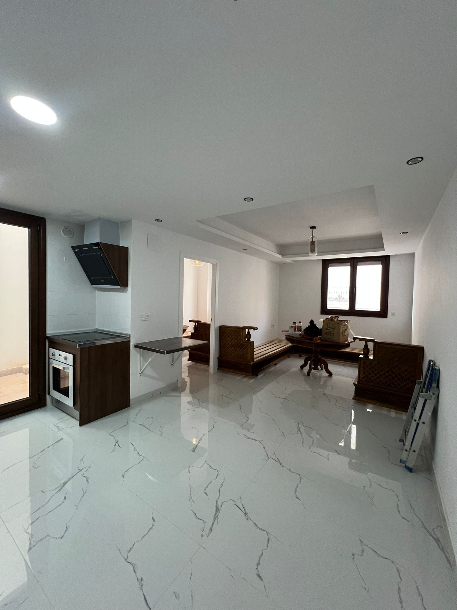 Alquiler 2 habitaciones con patio +  nueva a estrenar junto Instituto Carlos Ramírez de Arellano –  - Imagen 2