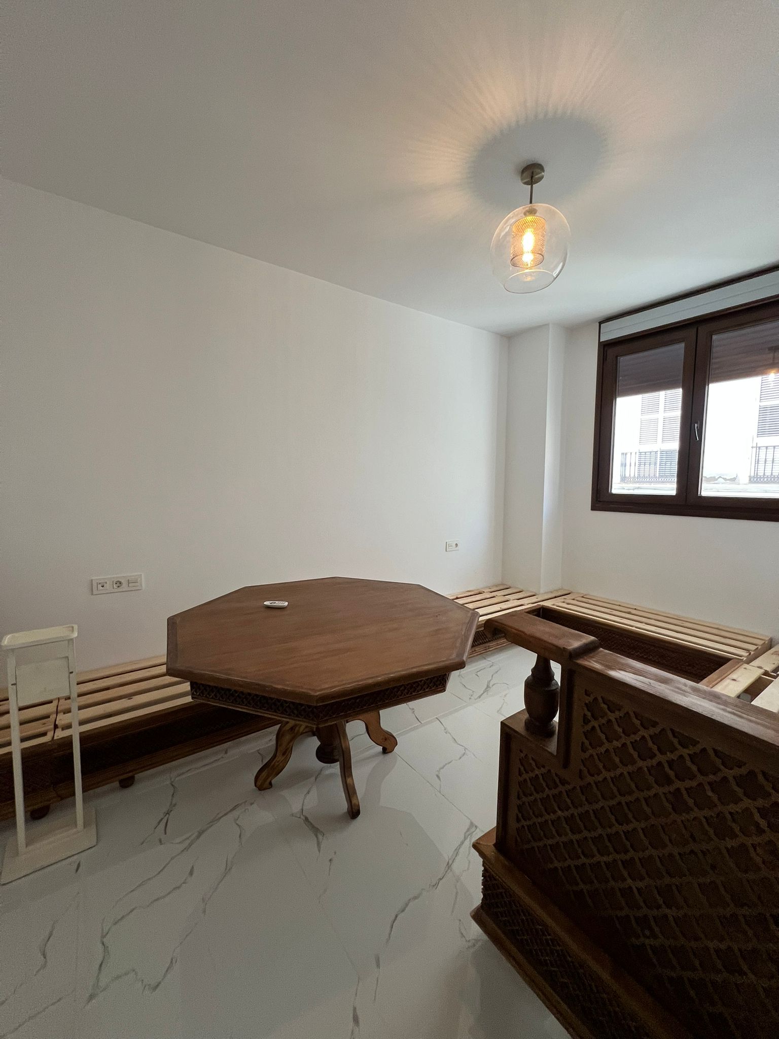 Alquiler 2 habitaciones con patio +  nueva a estrenar junto Instituto Carlos Ramírez de Arellano –  - Imagen 3