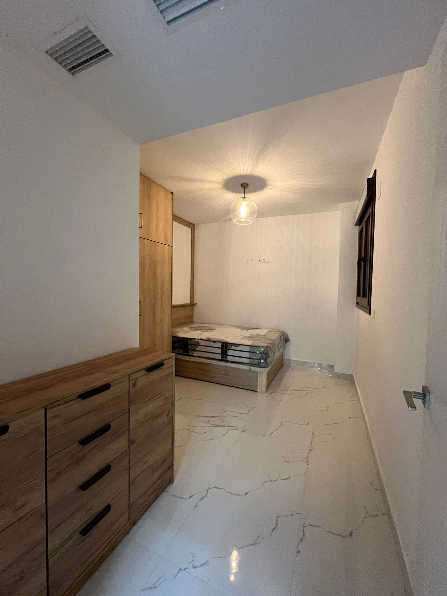 Alquiler 2 habitaciones con patio +  nueva a estrenar junto Instituto Carlos Ramírez de Arellano –  - Imagen 5