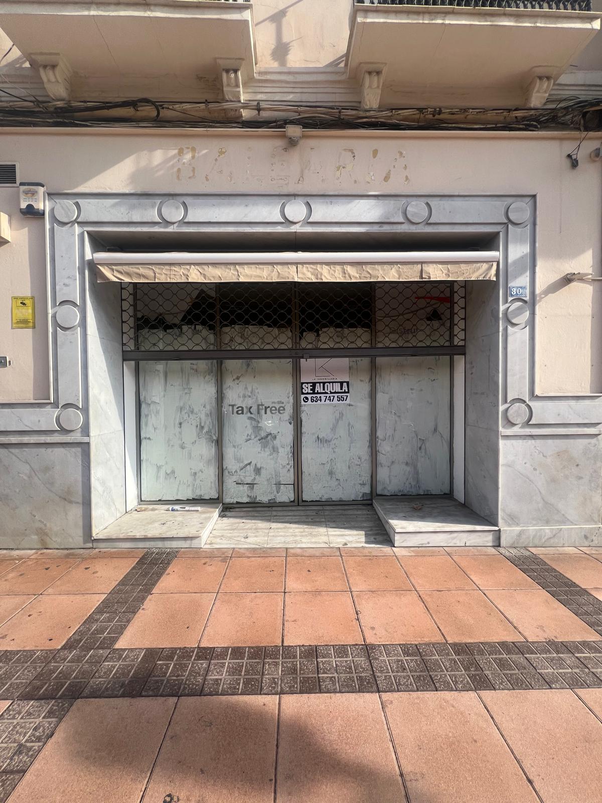 Local comercial en Avenida Rey Juan Carlos – gran superficie y alto potencial
