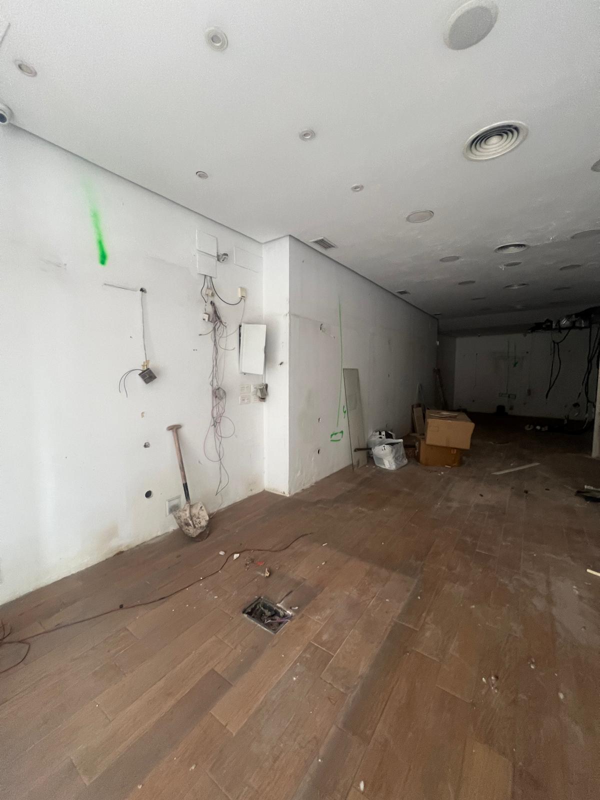 Local comercial en Avenida Rey Juan Carlos – gran superficie y alto potencial - Imagen 4