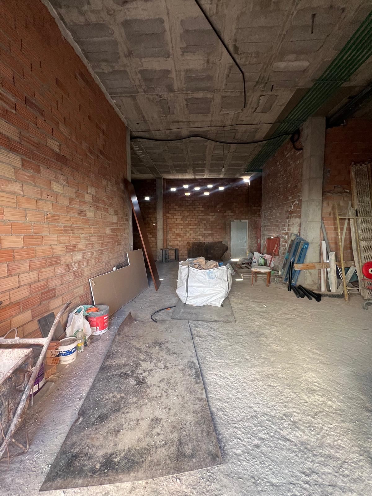 Local + gran patio en Calle Azucena (Barrio del Real) – espacio diferencial - Imagen 1