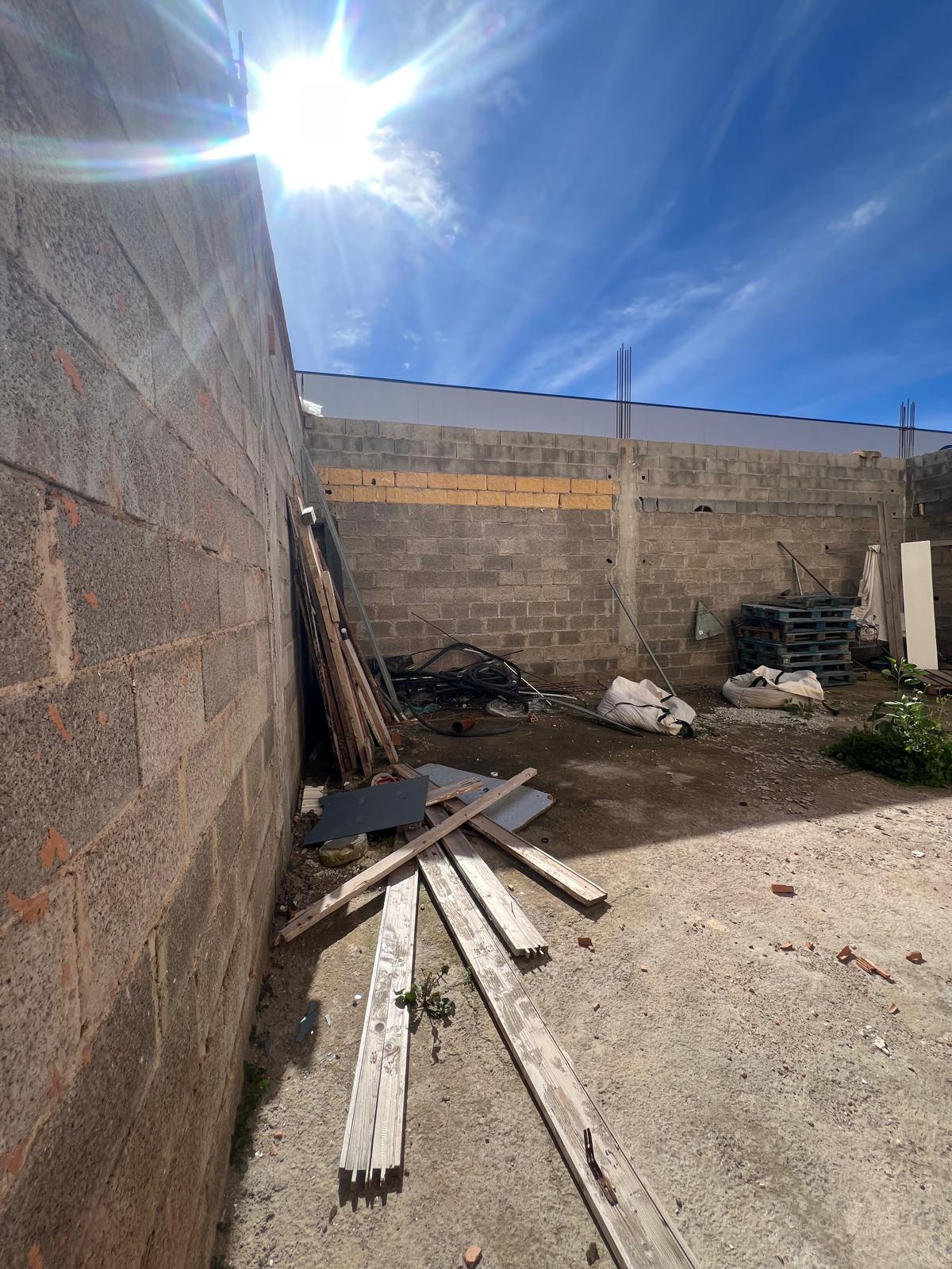 Local + gran patio en Calle Azucena (Barrio del Real) – espacio diferencial - Imagen 3