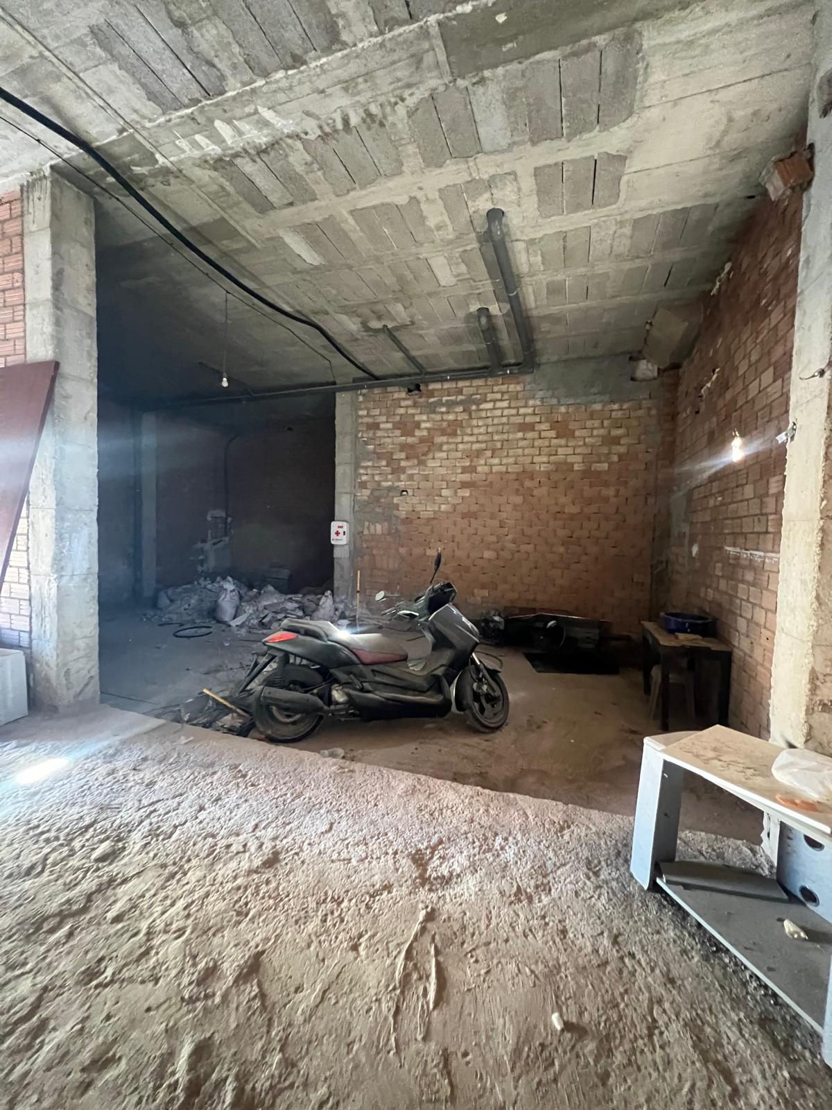 Local + gran patio en Calle Azucena (Barrio del Real) – espacio diferencial - Imagen 5