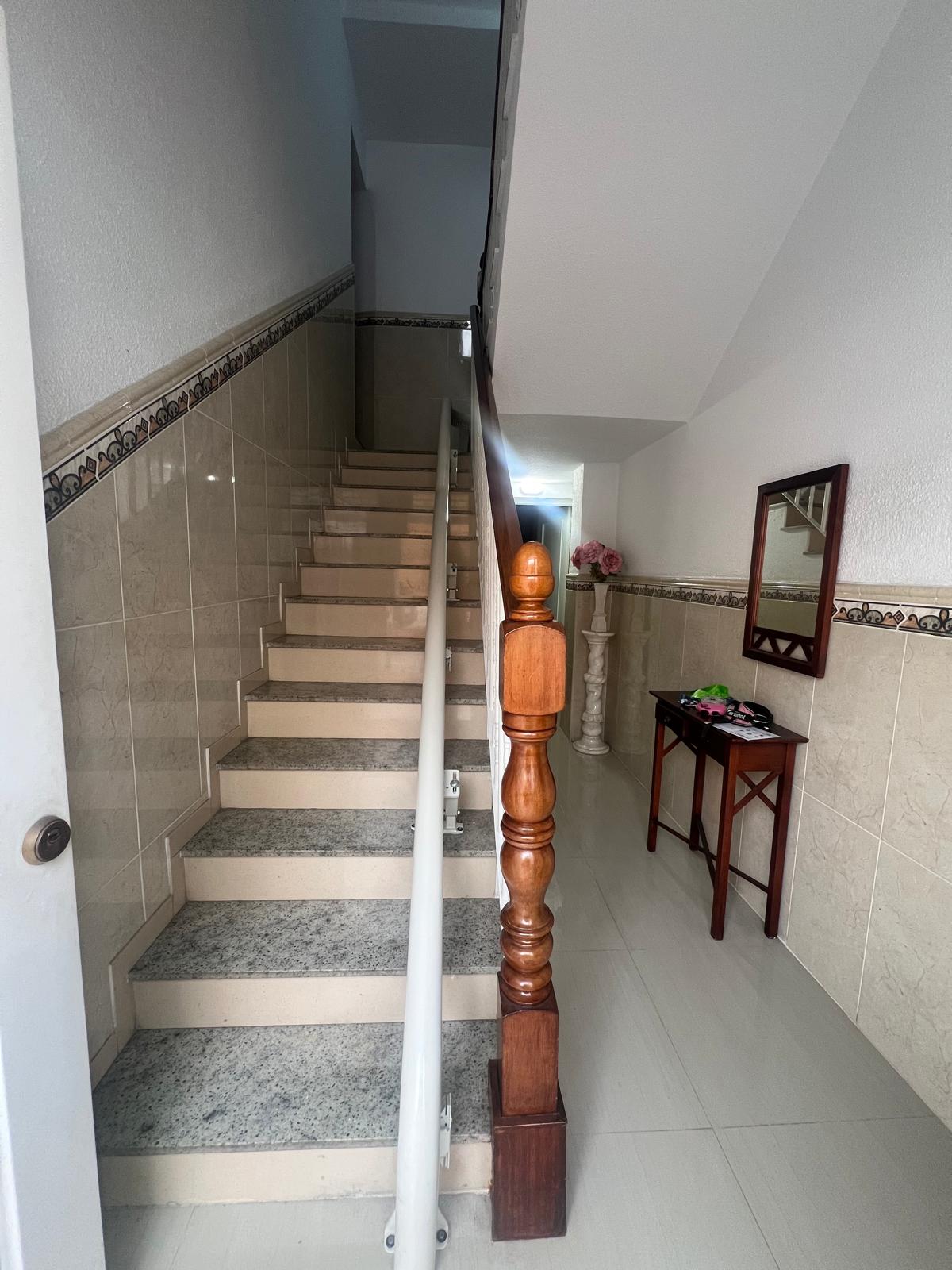 Casa mata de 3 plantas con cochera en el Real - Imagen 1