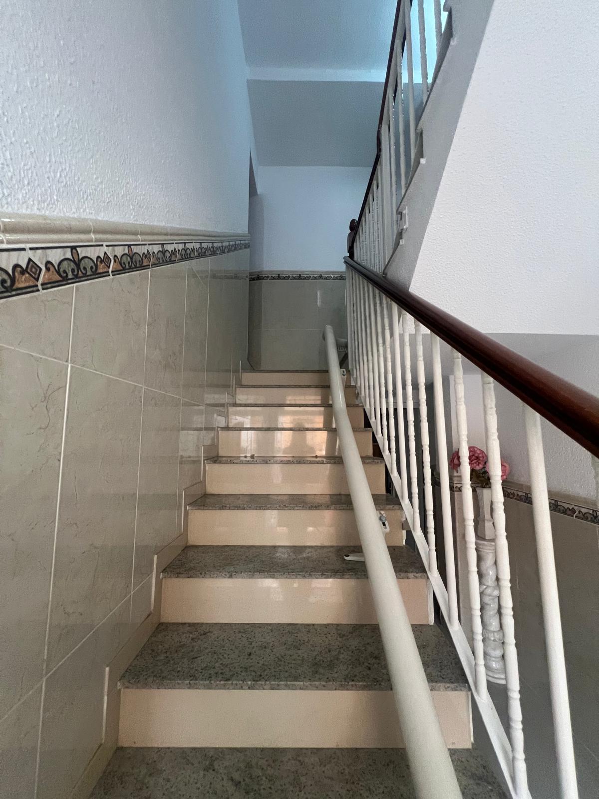 Casa mata de 3 plantas con cochera en el Real - Imagen 5