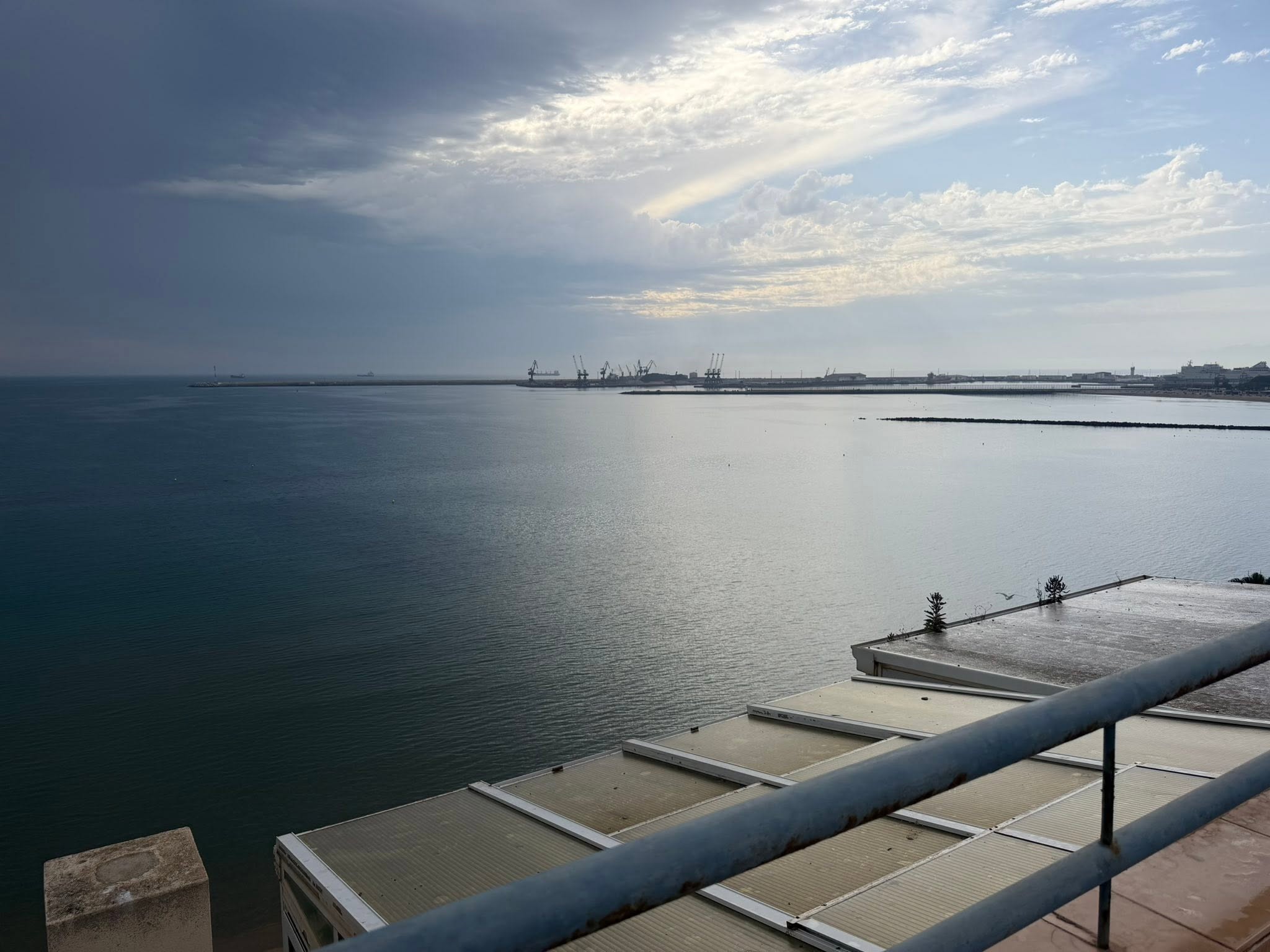 Venta Ático 5h + 4b con 3 cocheras, trastero, piscina y gimnasio en el Paseo Marítimo 