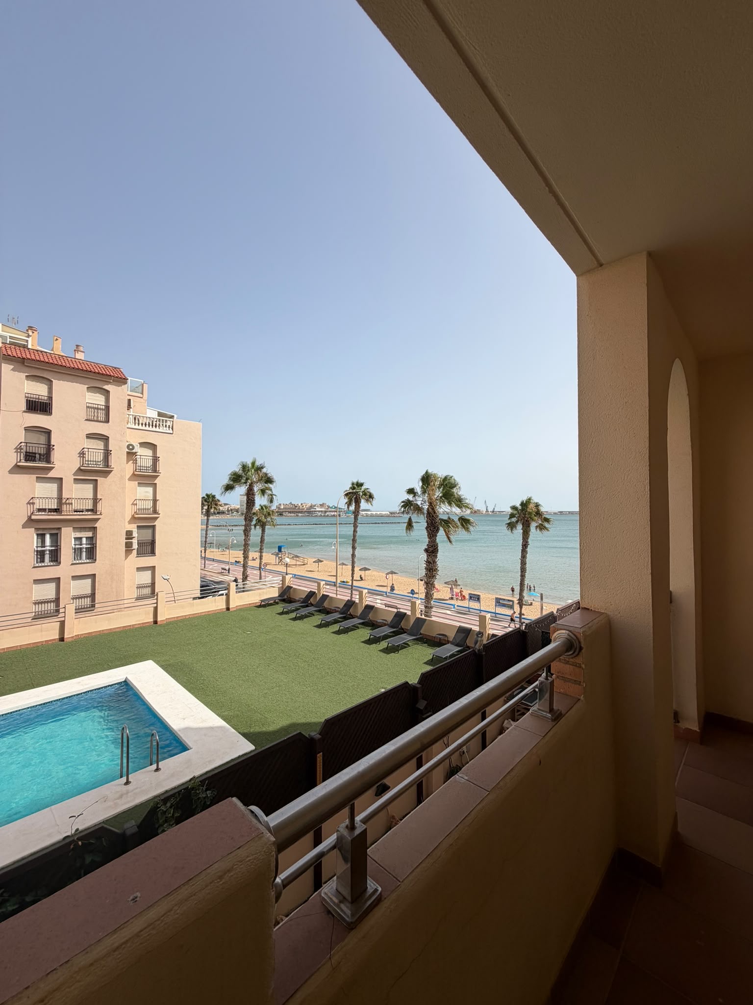 Venta Piso de 4H+2b y 3 parkings, piscina y Gimnasio en el Paseo Marítimo con vistas al mar